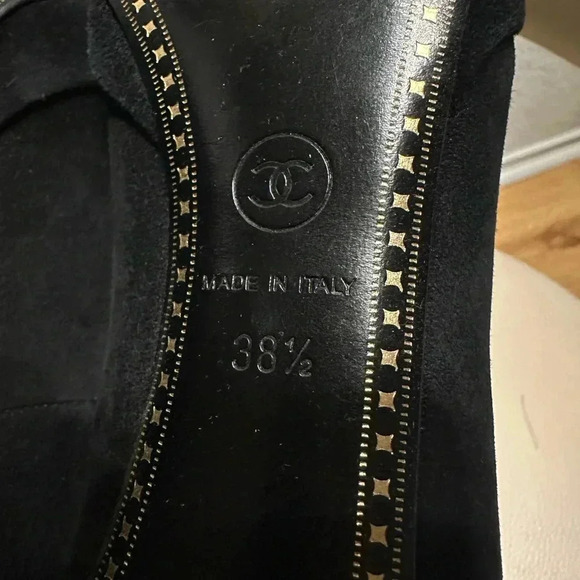 Chanel Black Suede Platform Pumps w/ Patent Leather Cap Toe + CC Logo size 38.5 - Picture 16 of 16